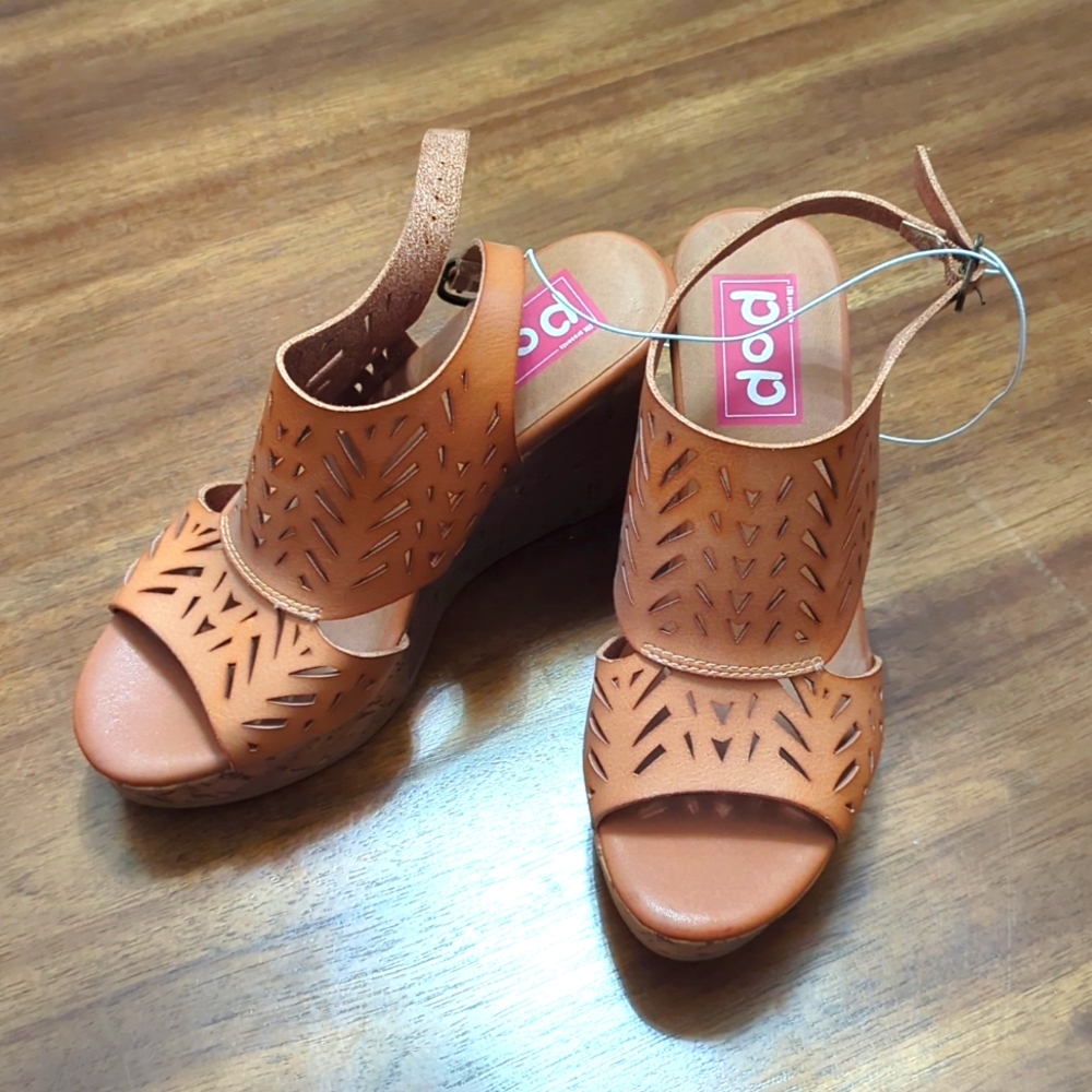 POP Cork Wedge Heel Sandal, tan leather cutout design NEW size 9M